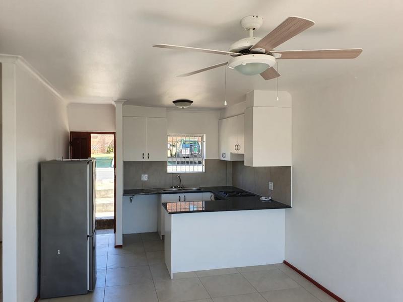 To Let 2 Bedroom Property for Rent in Oakglen Western Cape
